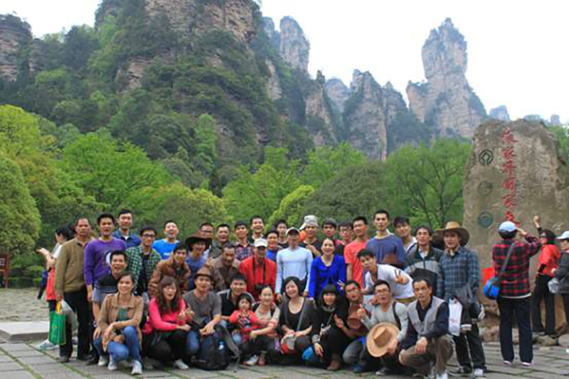 公司組織全體員工到桂林、張家界、云南等地旅游.jpg